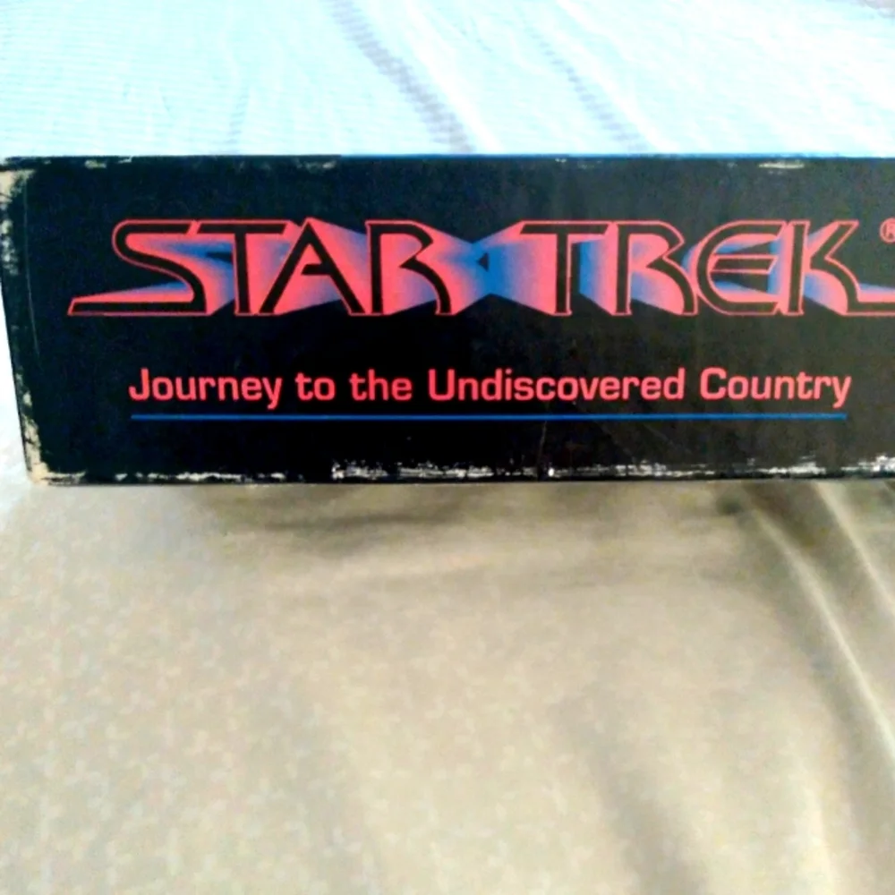 Star Trek Puzzle - Journey to the Undiscovered Country - Picture 3 of 10